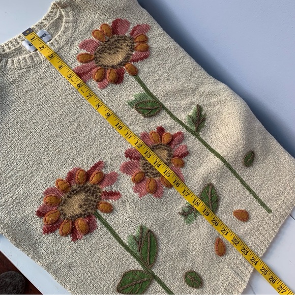 90’s Vintage Flower Embroidered Knit Sweater - Picture 13 of 14